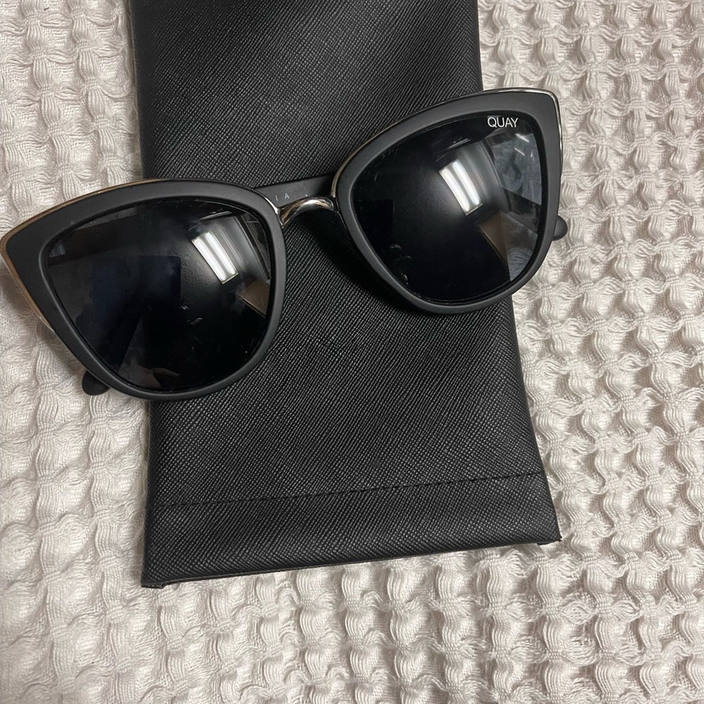Quay Australia Black Sunglasses Arm